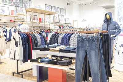 专卖店与品牌服装卖场 新时代服装服饰零售的核心阵地